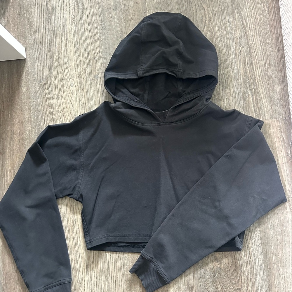 Lululemon women’s cropped hoodie